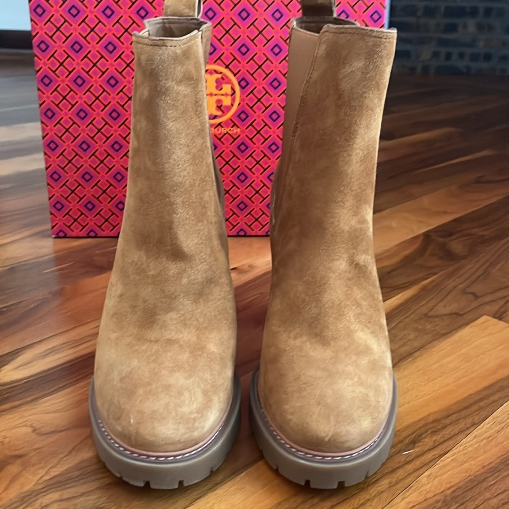 Tory Burch Lug Sole Chelsea Boot, NEW - Picture 14 of 17
